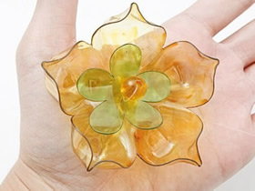 如何自制塑料花的方法 塑料瓶做花的图解教程