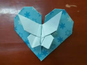 蝴蝶心怎么折的教程 折纸带蝴蝶爱心图解