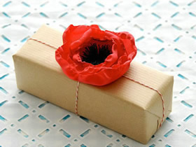 怎么把丝绸做成花朵 用来装饰礼品包装盒图解
