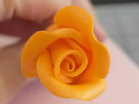 粘土玫瑰花怎么做图解 粘土一步一步制作玫瑰