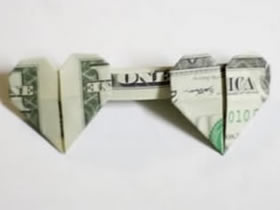 怎么折纸心连心图解 美元折心连心的折法