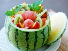 简单又诱人的水果拼盘 快来享受美味水果大餐！