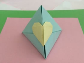 怎么折纸简易纸盒的方法 用爱心封口像粽子