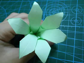 怎么折纸组合式百合花 两张纸折百合的折法