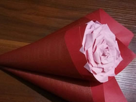 怎么简单做纸玫瑰花 彩纸手工制作玫瑰花过程