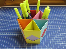 怎么手工折纸六孔笔筒的折法图解