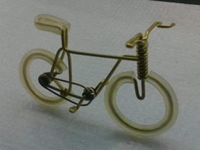 怎么用铜丝做迷你自行车模型的手工教程