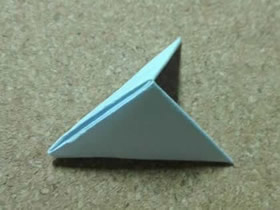 入门教程：怎么手工折纸三角插的折法图解