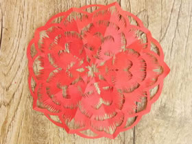 怎么五折剪纸红色团花窗花的折法和剪法步骤