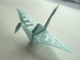 怎么做带剪纸图案千纸鹤的折纸方法图解