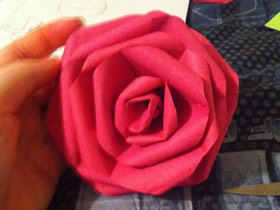 怎么做纸玫瑰花的手工制作教程简单又漂亮