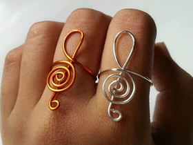 怎么用金属丝做高音符号戒指的制作方法图解