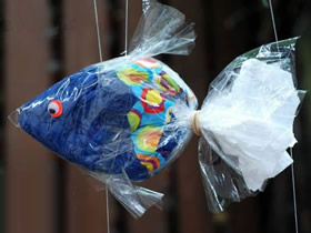 怎么用塑料袋做小鱼挂饰的手工制作方法
