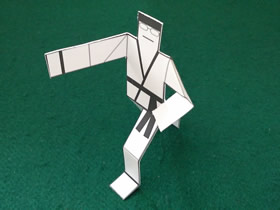 怎么折纸空手道纸片小人的折法简单又好玩