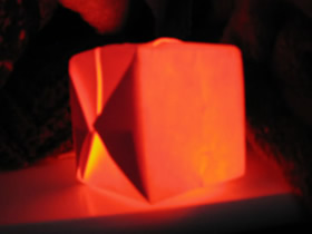怎么折纸立方体的折法图解 放入LED灯变灯笼