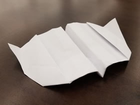 能飞回来的纸飞机折法图解