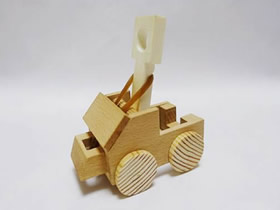 木头手工制作投石车玩具的方法
