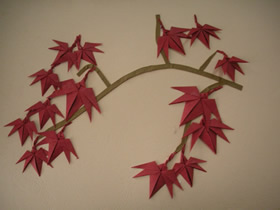折纸红枫做漂亮贴画的方法