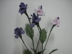 纸藤手工制作紫罗兰花的方法