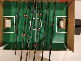[视频]用硬纸板制作桌上足球桌的方法