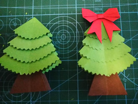 简单平面圣诞树的折法图解