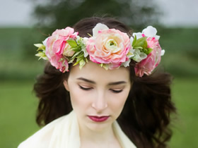 怎么用鲜花做新娘伴娘花环头饰的方法教程