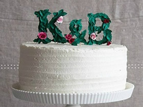 怎么用卡纸做婚礼蛋糕字母装饰的方法图解