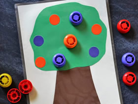 怎么用卡纸和瓶盖做果树粘贴画的方法图解