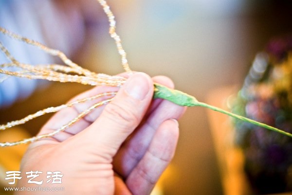 胸针手捧花手工制作教程- www.aizhezhi.com