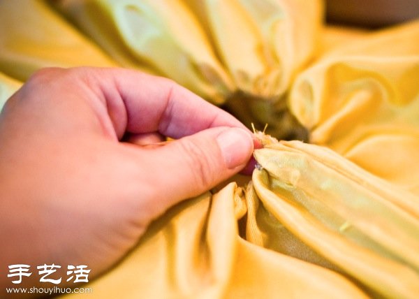 胸针手捧花手工制作教程- www.aizhezhi.com