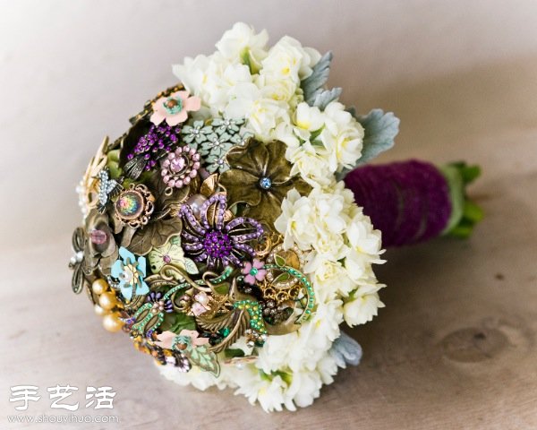 胸针手捧花手工制作教程- www.aizhezhi.com