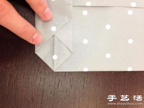 手工折纸制作经典的礼品包装袋- www.aizhezhi.com