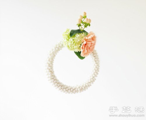 利用绣棚手工制作精致的装饰花环- www.aizhezhi.com