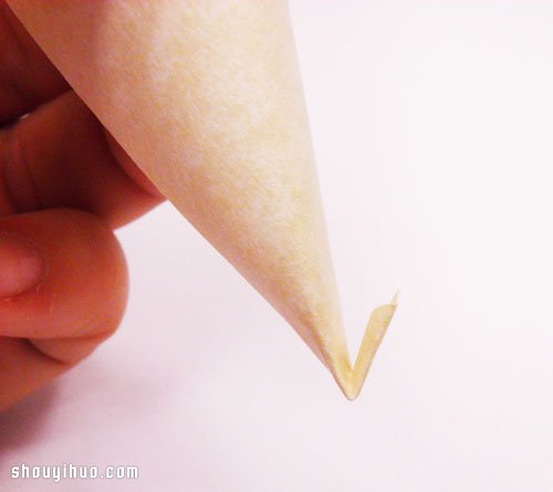 牛皮纸+丝带 简单糖果包装手工制作图解教程- www.aizhezhi.com