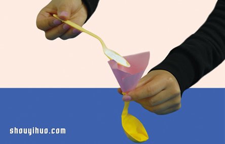 化学小实验：小苏打和白醋帮我们吹气球- www.aizhezhi.com