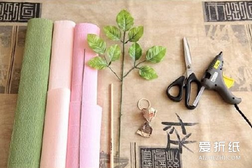 如何折纸皱纹纸花 手工皱纹纸花的折法图解- www.aizhezhi.com