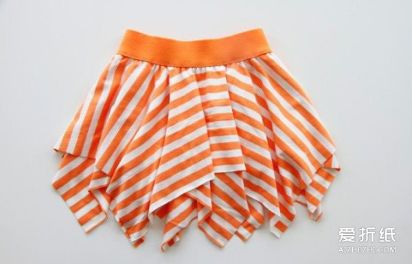 如何用旧T恤制作儿童裙子 小女孩百褶裙子的做法- www.aizhezhi.com