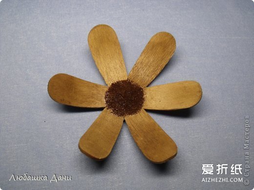 冰棒棍花朵手工制作 简单冰棒棍DIY小花的方法- www.aizhezhi.com