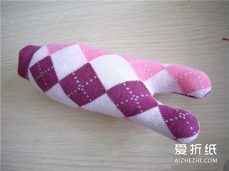 袜子兔子制作图解 如何用袜子做兔子超简单教程- www.aizhezhi.com
