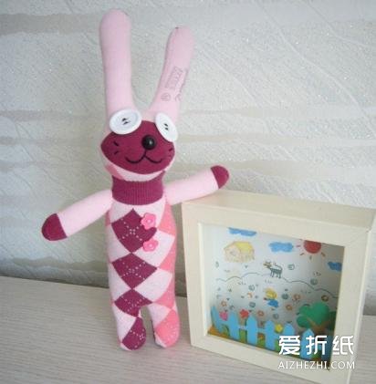 袜子兔子制作图解 如何用袜子做兔子超简单教程- www.aizhezhi.com