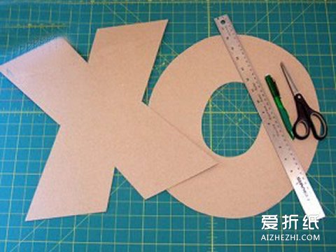 不织布字母靠枕DIY 布艺字母抱枕的做法- www.aizhezhi.com