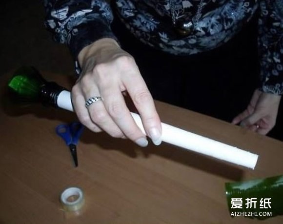 雪碧瓶子做圣诞树 手工制作雪碧瓶圣诞树- www.aizhezhi.com