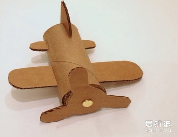 小飞机模型制作过程 废物利用制作飞机玩具- www.aizhezhi.com