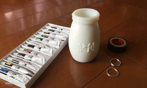 玻璃瓶做笔筒的方法 小黄人玻璃笔筒DIY教程- www.aizhezhi.com