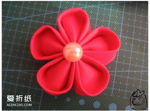 怎么做樱花胸花的方法 手工布艺制作樱花胸花- www.aizhezhi.com