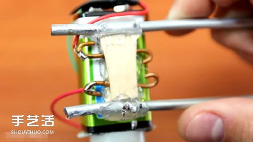 简单物理小制作：DIY水满发出提醒的小装置- www.aizhezhi.com