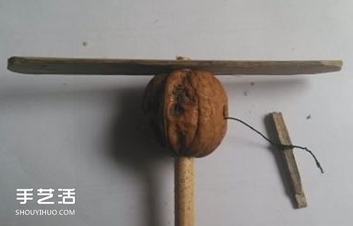 DIY竹蜻蜓的方法图解 自制竹蜻蜓制作步骤- www.aizhezhi.com