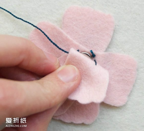 不织布冰箱贴怎么做 手工布艺小花冰箱贴教程- www.aizhezhi.com