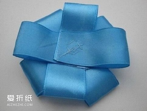 怎么用缎带制作花朵 手工缎带胸花DIY图解- www.aizhezhi.com