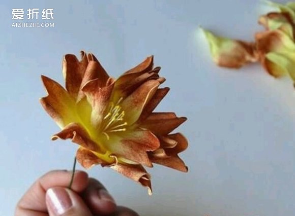 海绵纸花朵手工制作图解 怎么用海绵纸做仿真花- www.aizhezhi.com